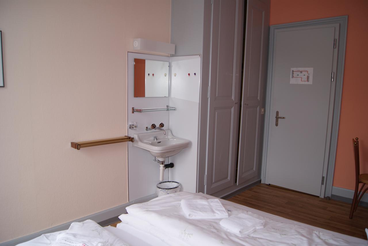 Hotel Schlosspintli Spiez Zewnętrze zdjęcie